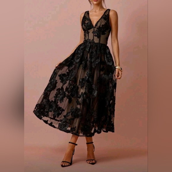 New Chic Floral Embroidered Applique Full Midi Dress Black Sleeveless - Picture 7 of 10